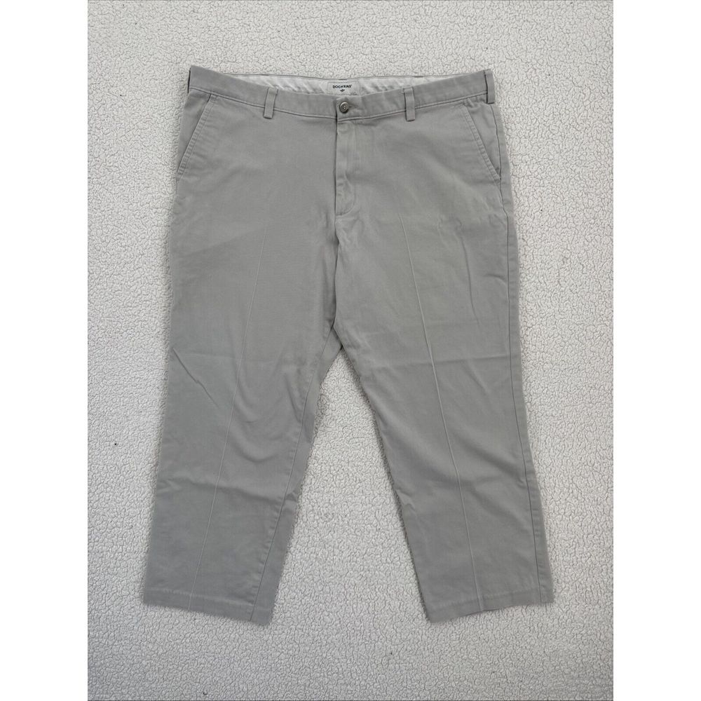 Dockers Classic Fit Khaki Pants Men Size 42x30 Beige Flat Front Straight‎ Leg